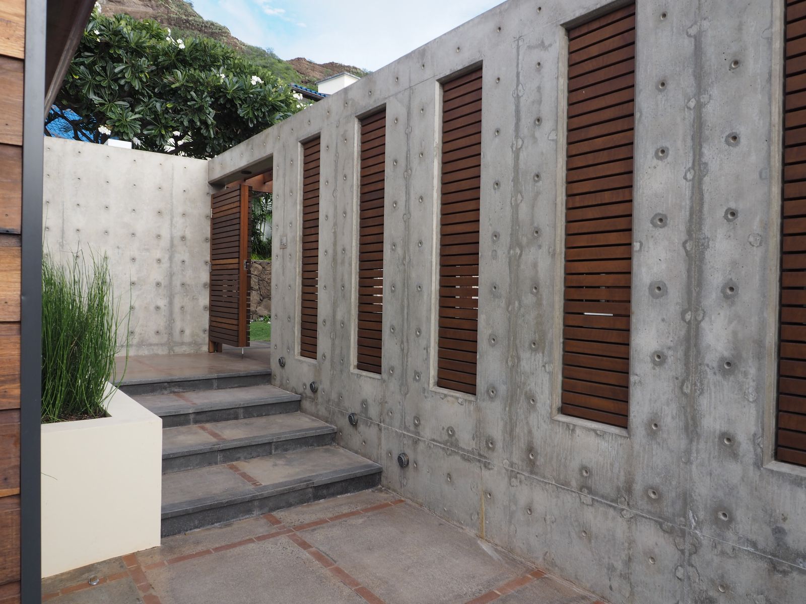 Concrete & Timber Screens - Sanctum Carpentry project
